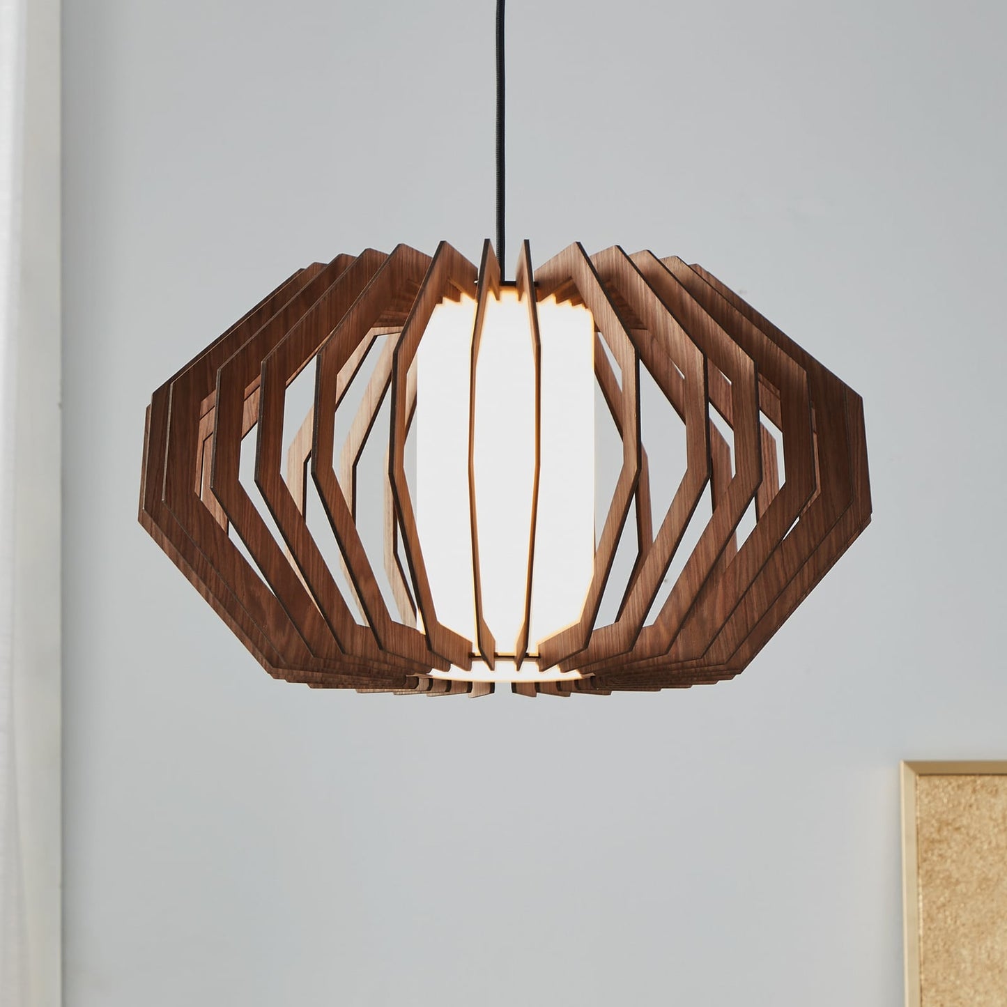 Rusticaria pendant light with wooden struts