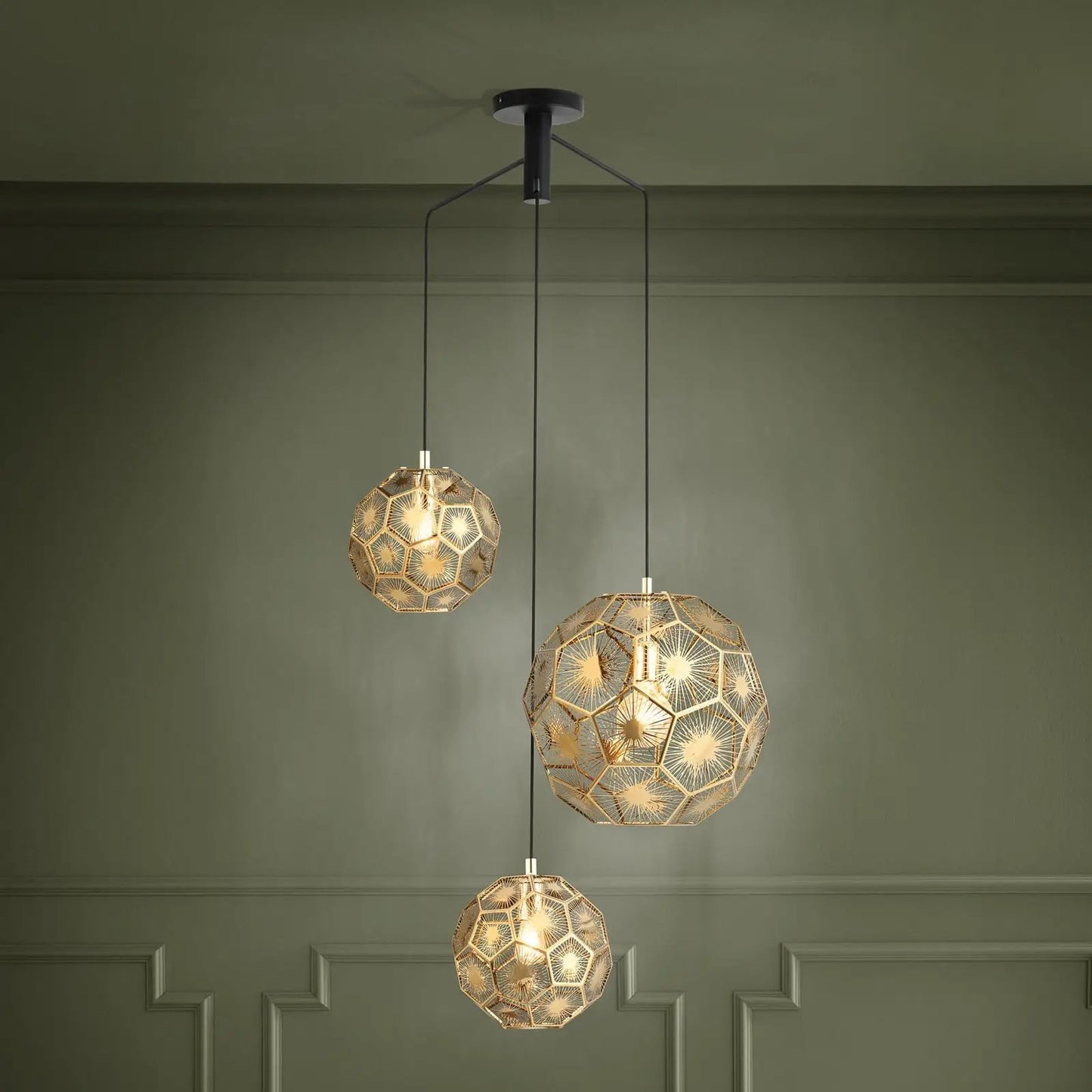 Skoura hanging light, brass-coloured, 70 x 68 cm, 3-bulb, steel