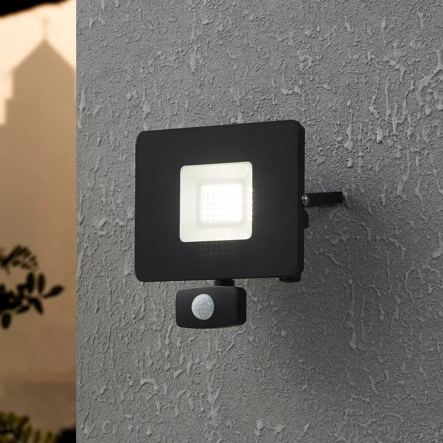 Faedo 3 LED outdoor spotlight, sensor, black, 30 W