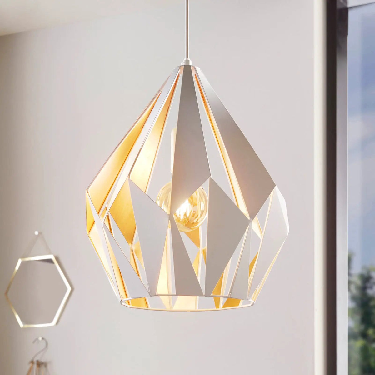 Carlton pendant light, white and gold, Ø 31 cm