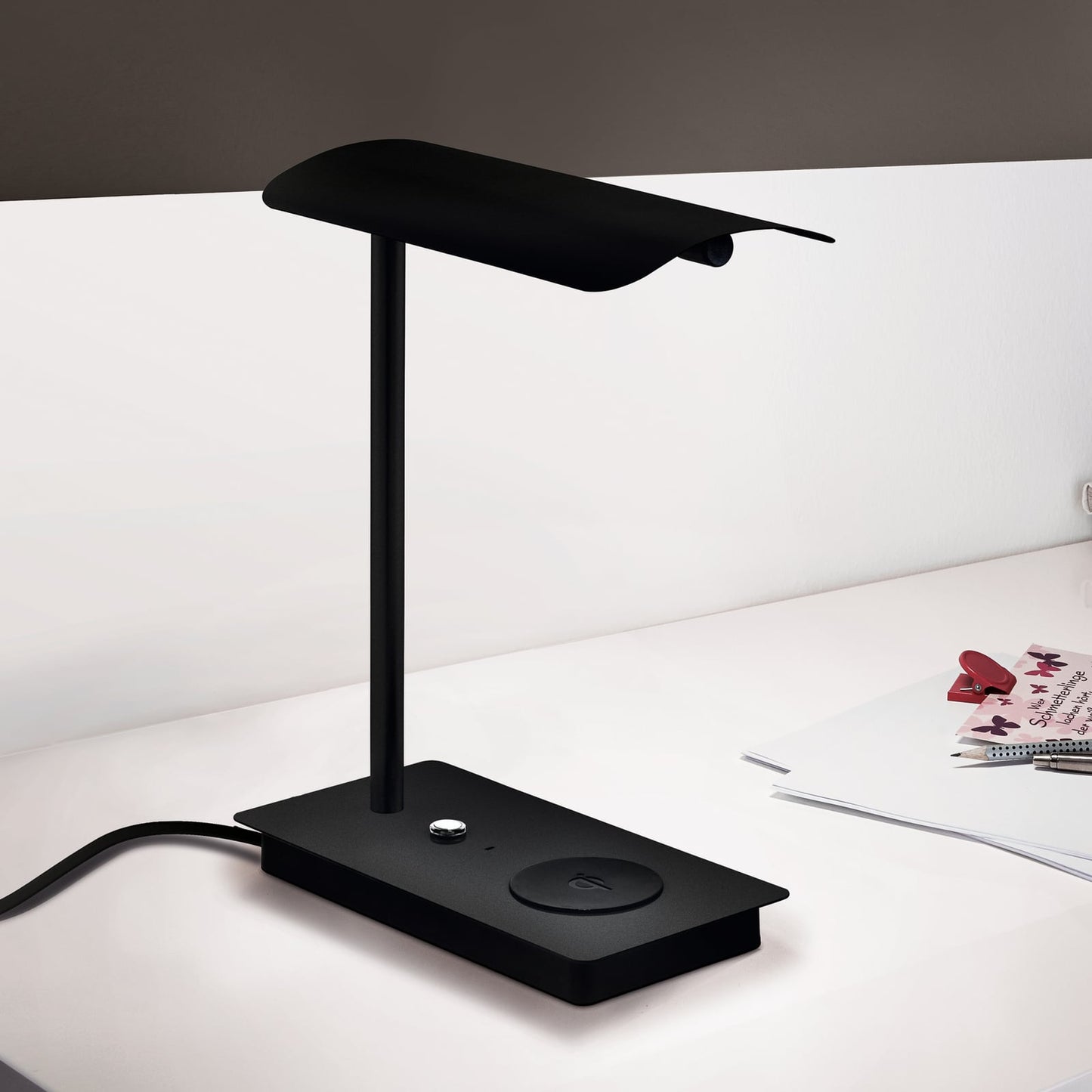 Arenaza LED table lamp, dimmer, QI, black