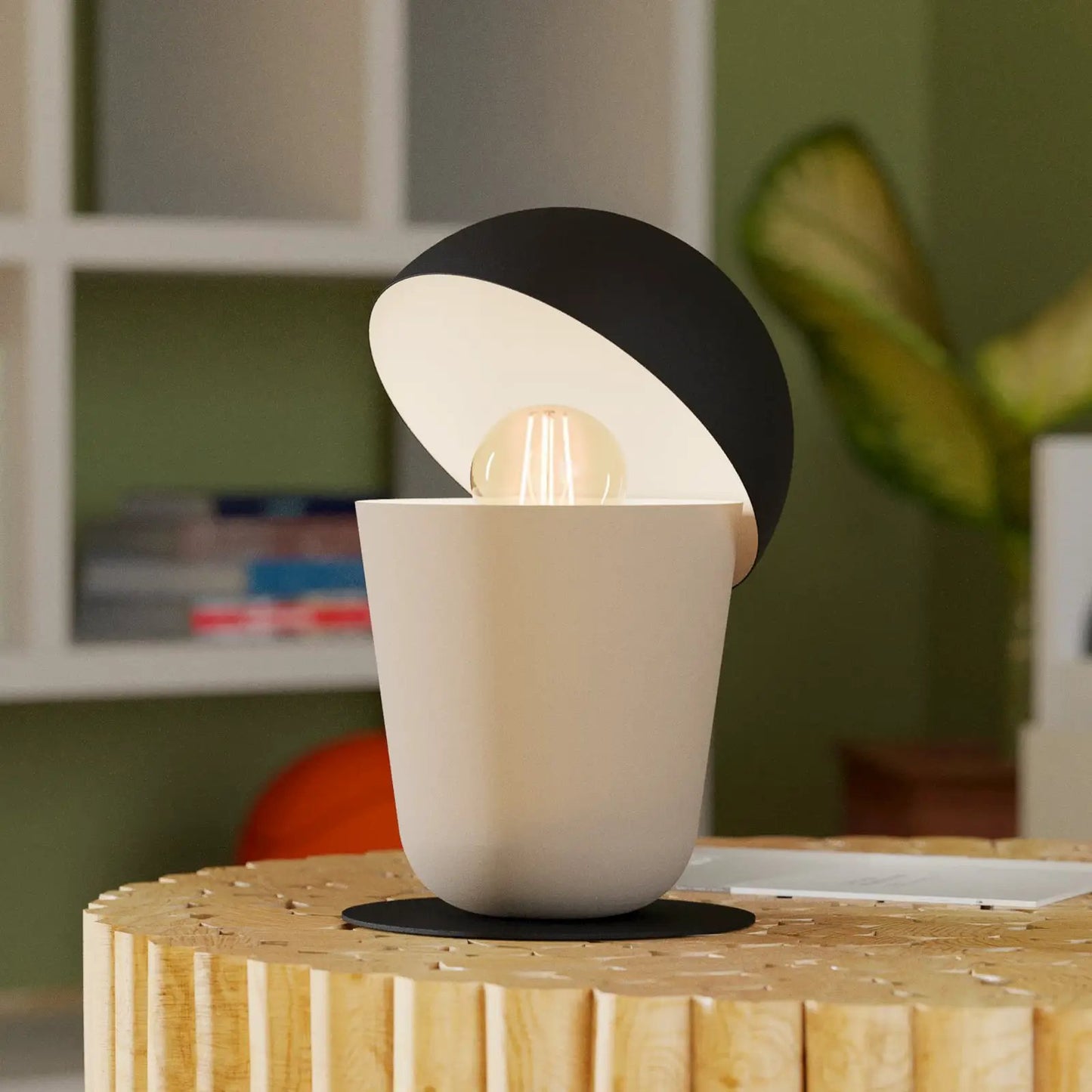 Batabano table lamp with bonnet, sand colour/black