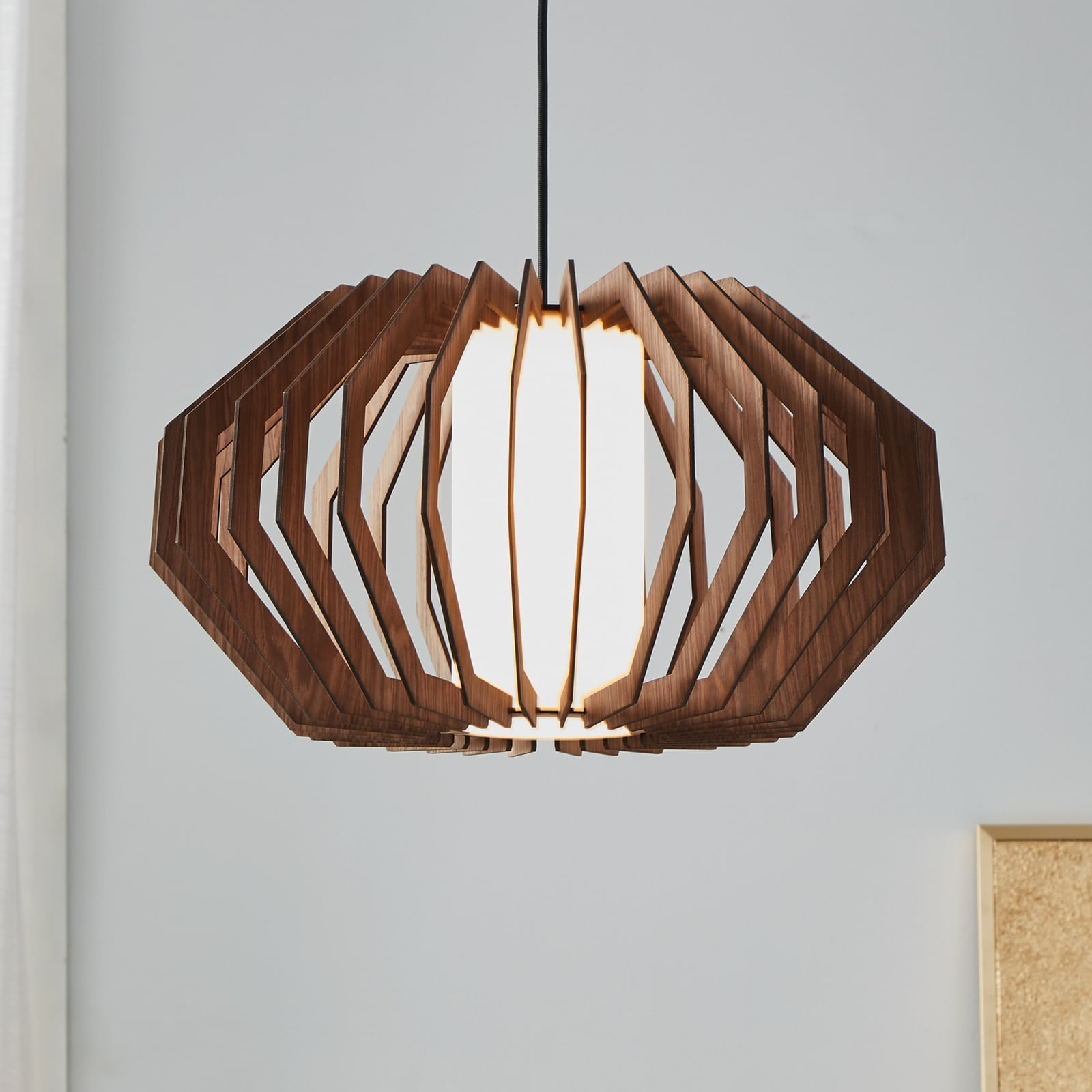 Rusticaria pendant light with wooden struts