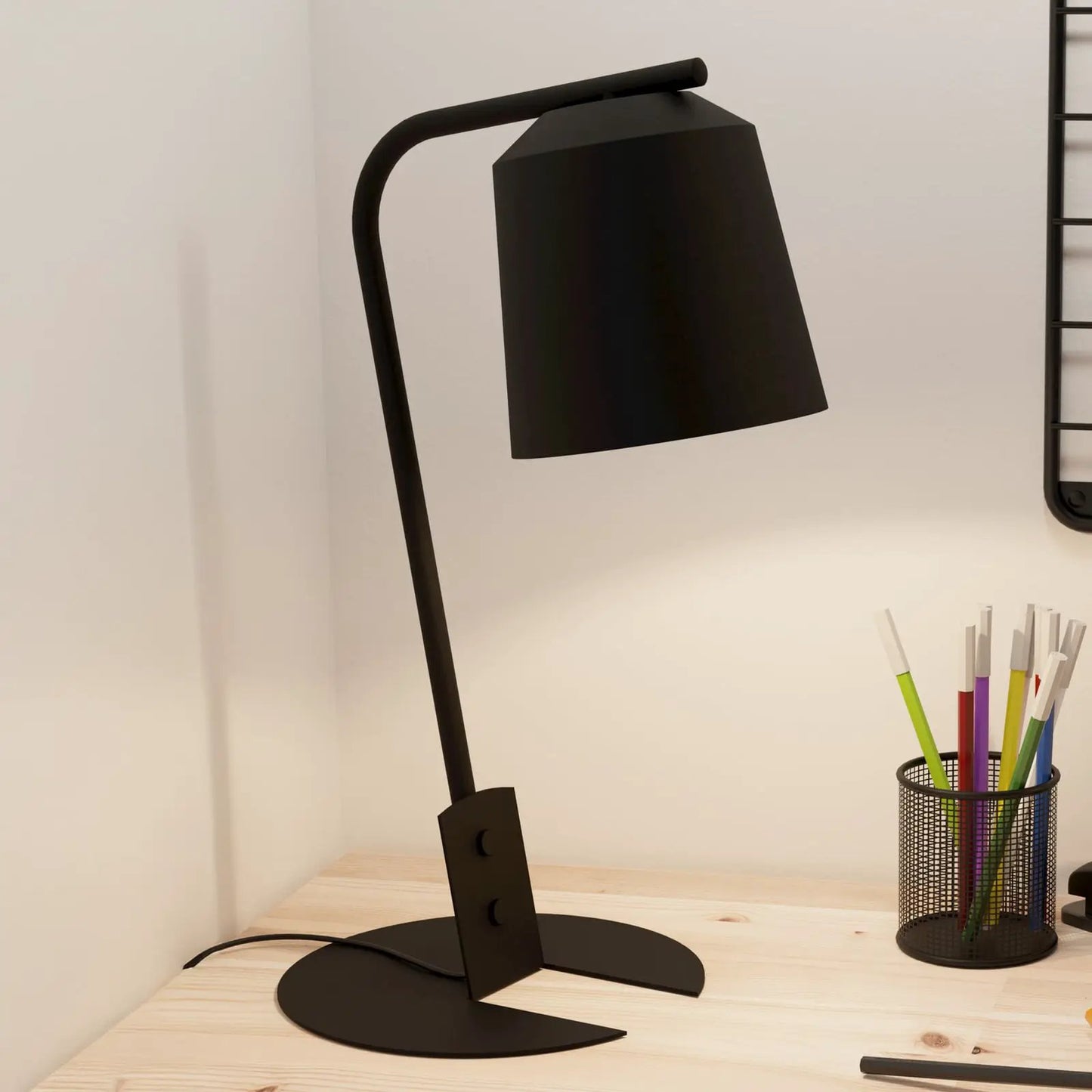 Oneda table lamp made of steel