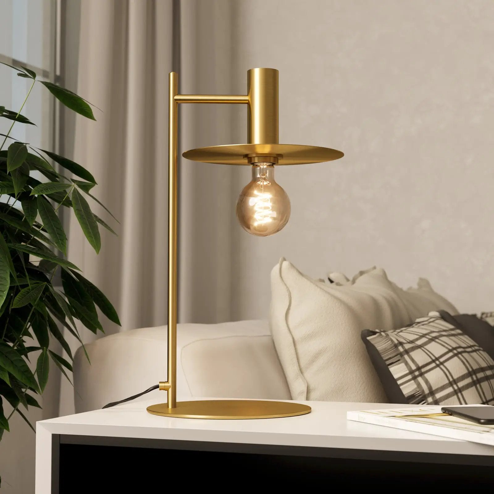 Escandell table lamp brushed brass