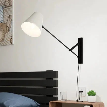 Forcadet wall light with a wide projection