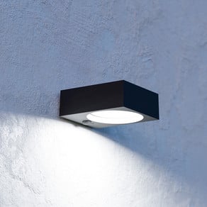 Darfano solar-powered LED outdoor wall lamp, black, width 14 cm