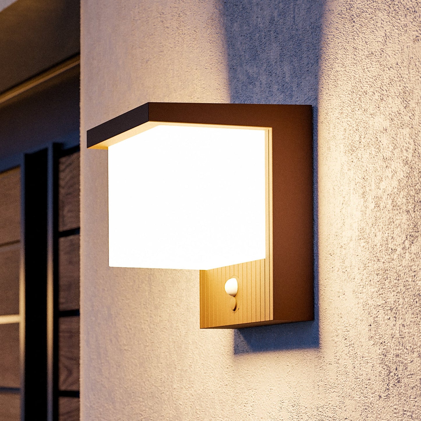 Frigento rust-coloured LED solar wall lamp, height 15 cm, sensor