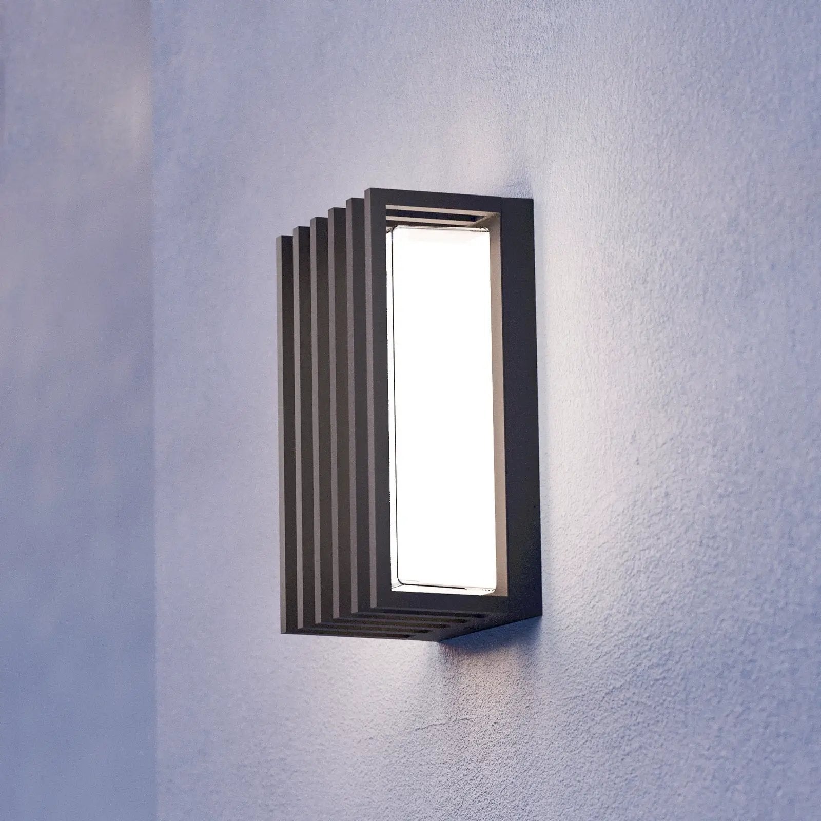 Genovese LED outdoor wall lamp, black, height 24 cm, sensor