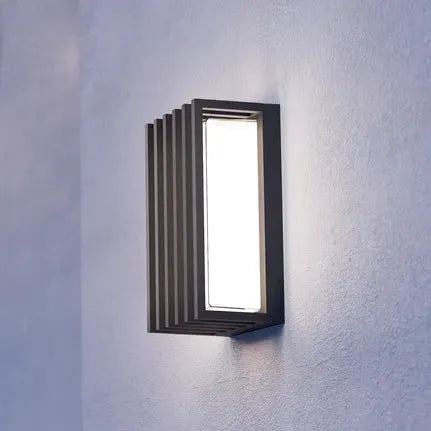 Genovese LED outdoor wall lamp, black, height 24 cm, sensor