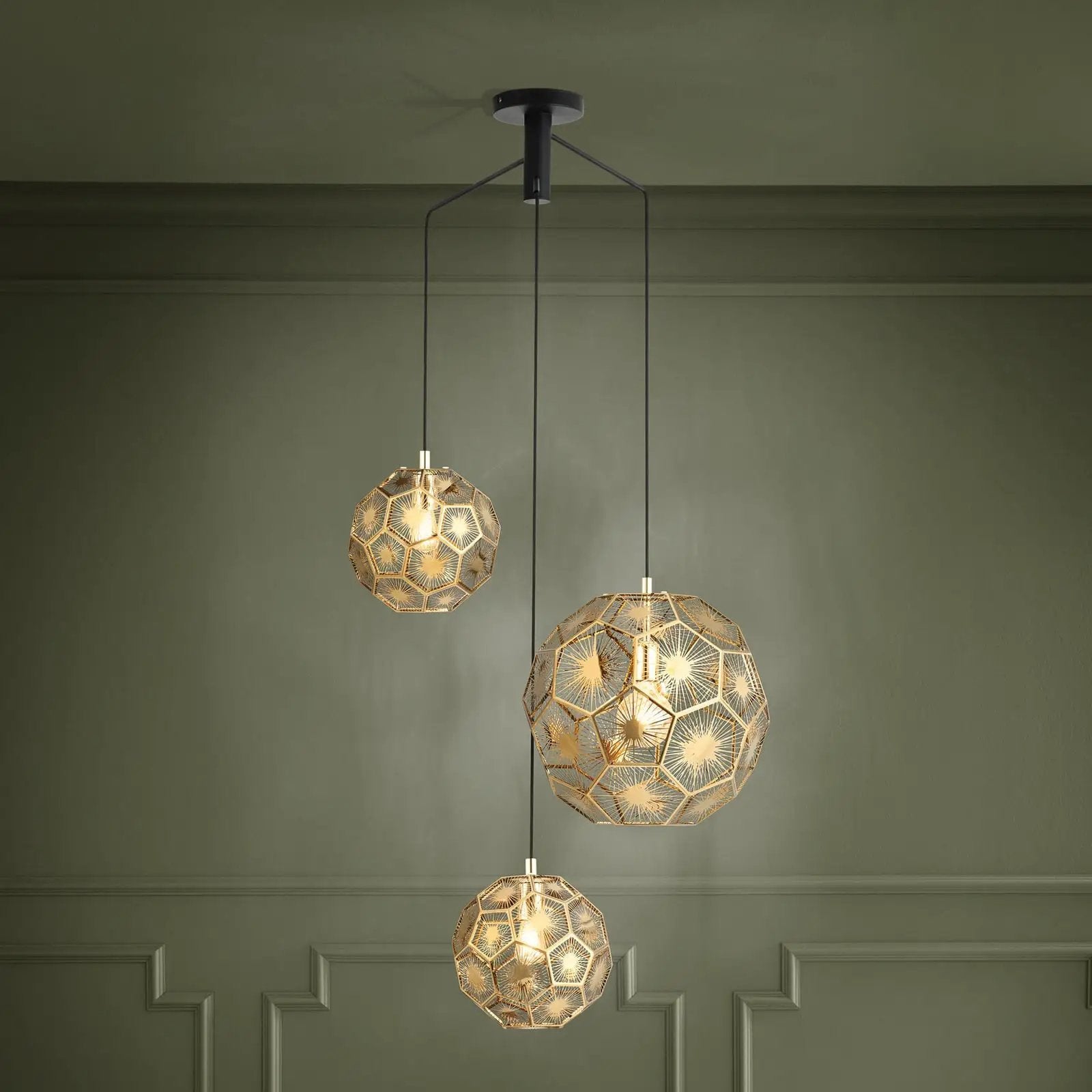Skoura hanging light, brass-coloured, 70 x 68 cm, 3-bulb, steel