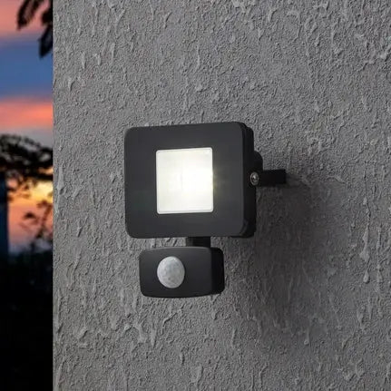 Faedo 3 LED outdoor spotlight, sensor, black, 10W