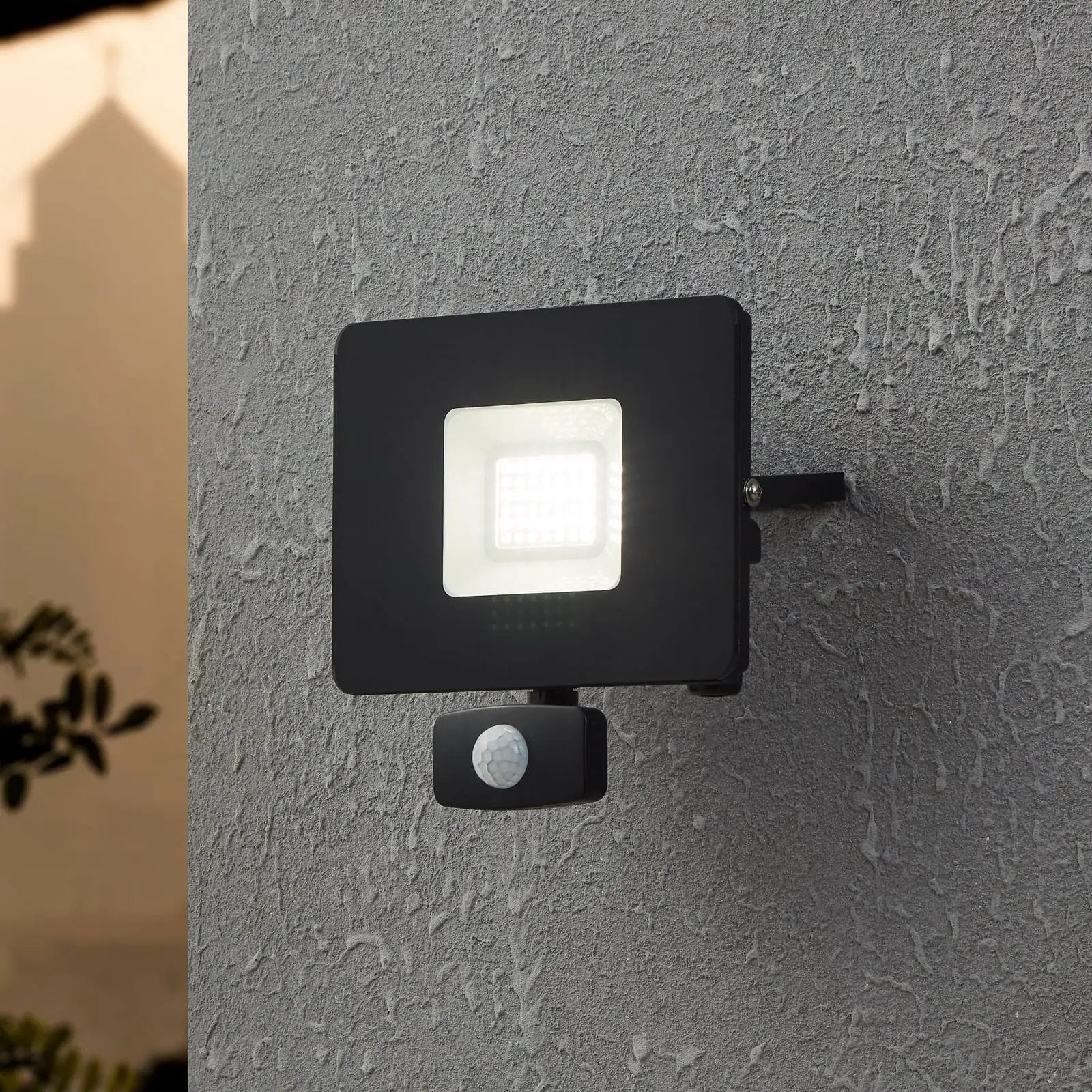 Faedo 3 LED outdoor spotlight, sensor, black, 30 W