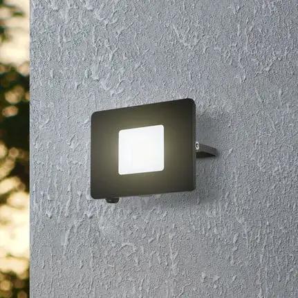 Faedo 3 LED outdoor spotlight in black, 30 W