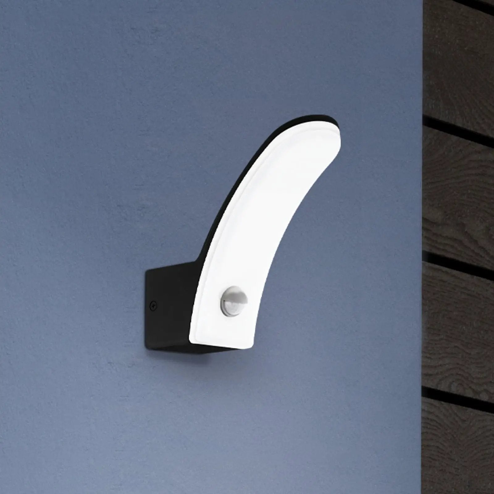 Flumicino LED outdoor wall light with a sensor
