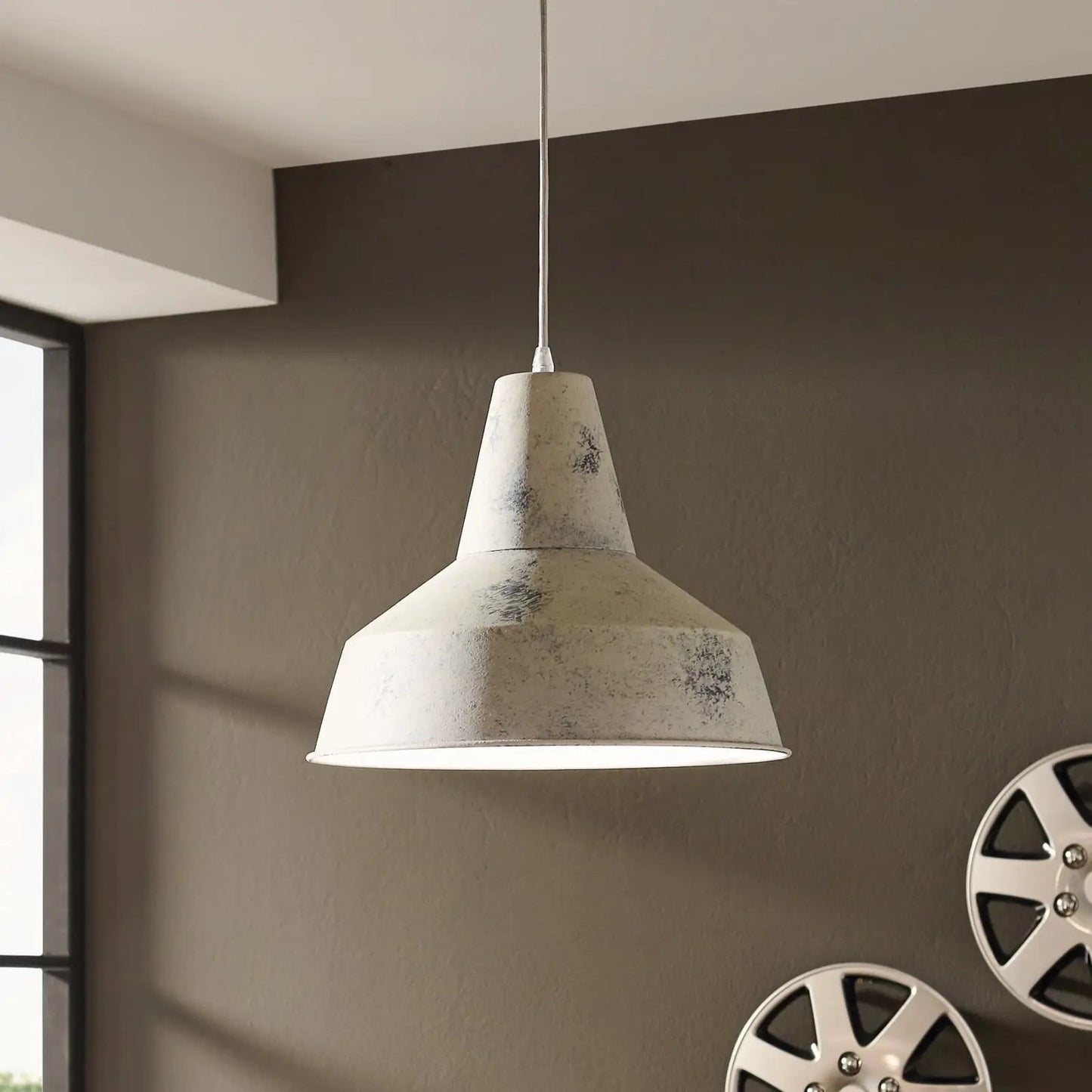 With a broad lampshade - Berenice hanging light