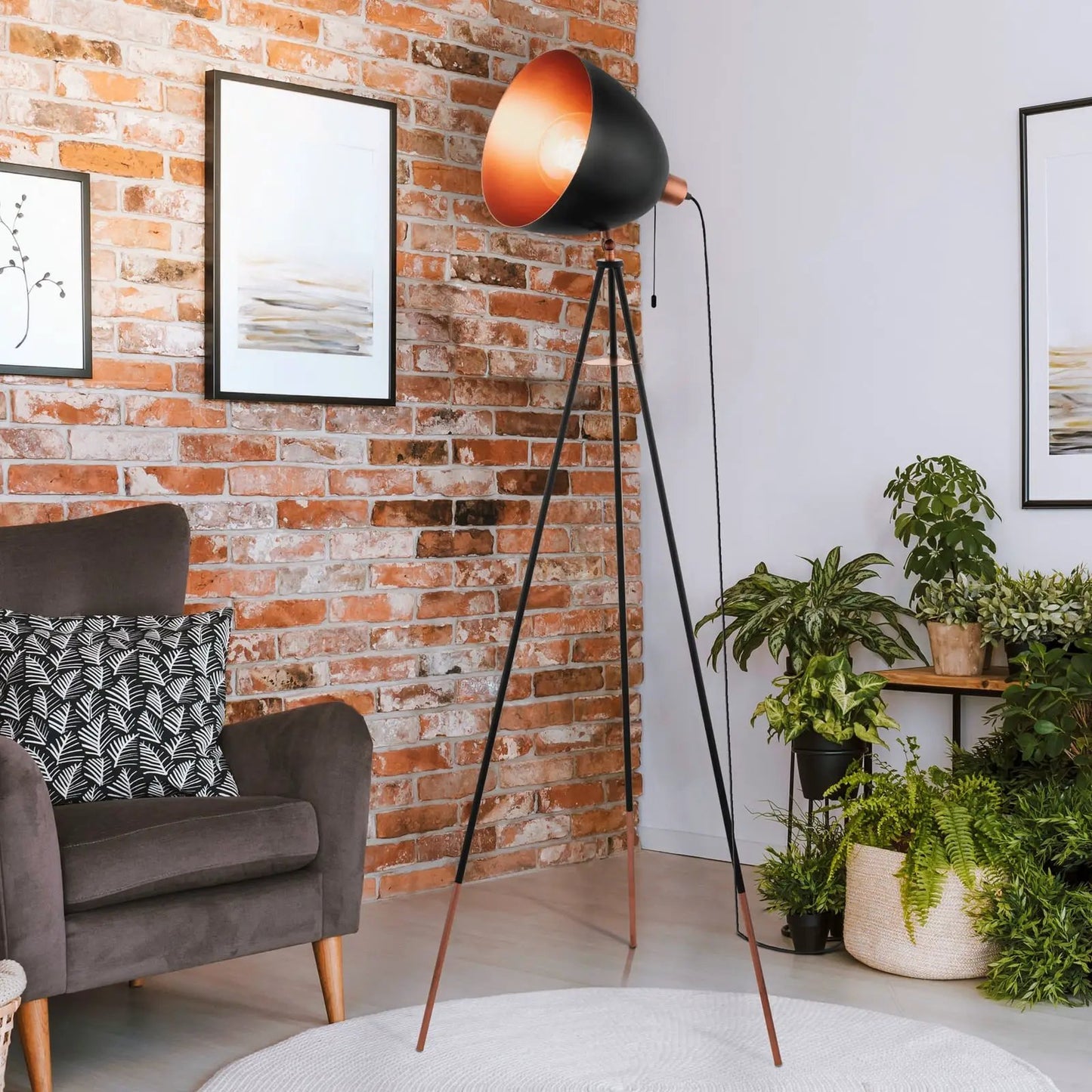 Chester floor lamp in black/copper