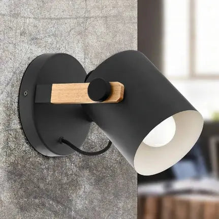 Hornwood wall light with wooden detail, black