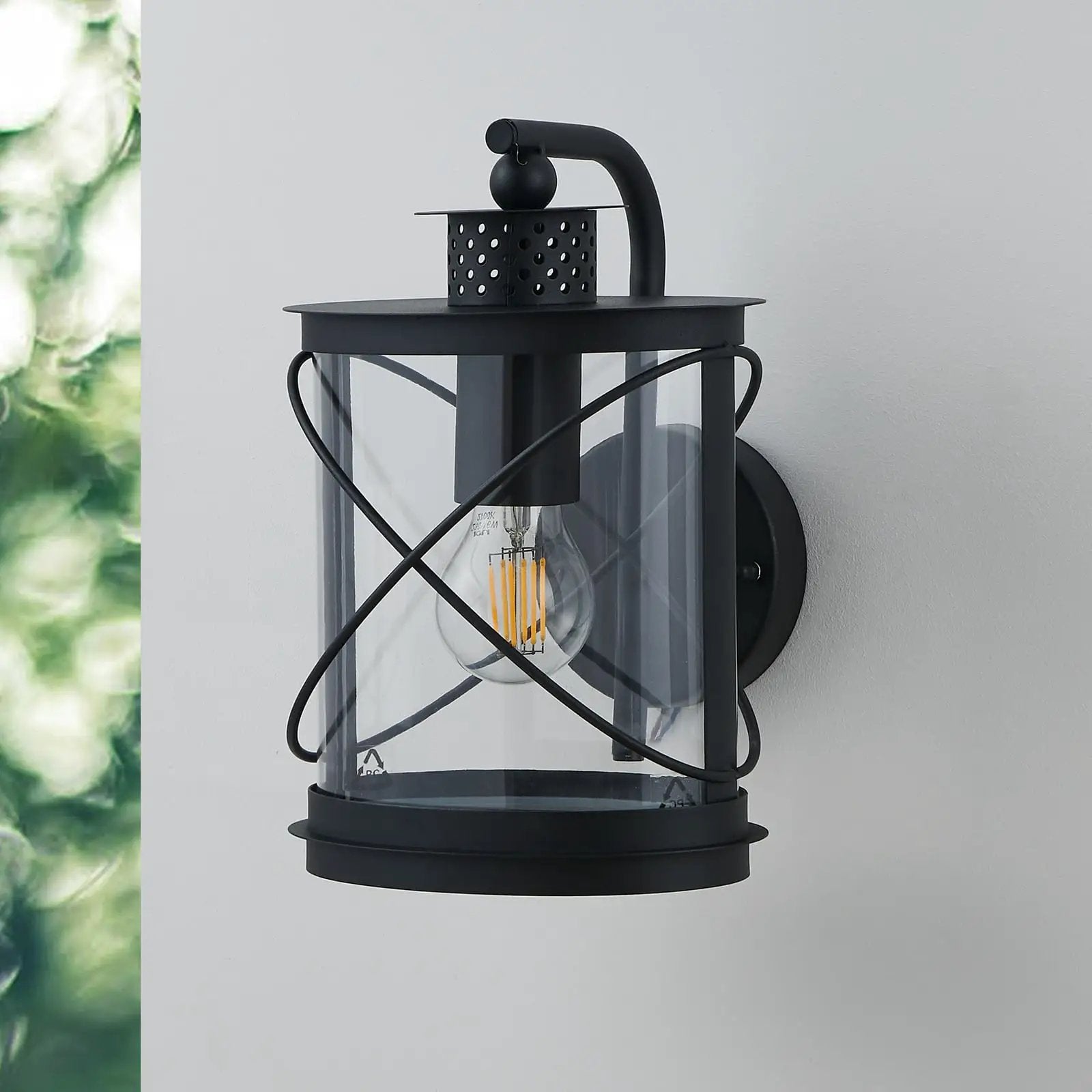 Hilburn outdoor wall light, black, down
