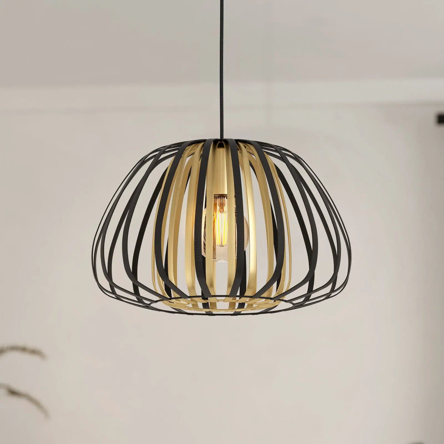 Encinitos pendant light, black/brass, Ø 37.5 cm