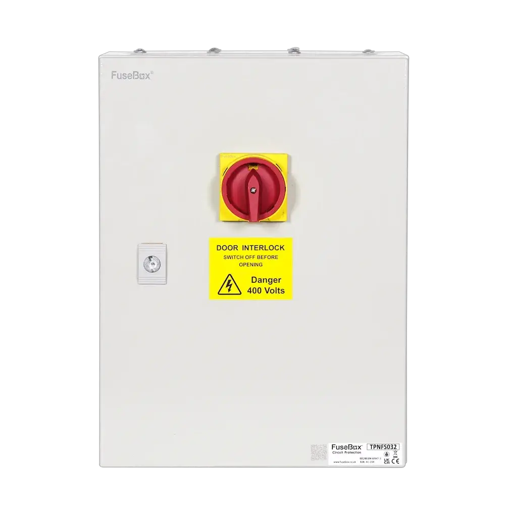 Fusebox 32A 3P+N FUSED SWITCH (METAL) DOOR INTERLOCK IP65 - Electrical Fusebox 32A 3P+N FUSED SWITCH (METAL) DOOR INTERLOCK IP65 Electrical
