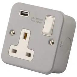 m2 metal clad M2 Metal 13A 1 Gang Switched Socket with Type A USB Outlet Metal Clad - m2 metal clad M2 Metal 13A 1 Gang Switched Socket with Type A USB Outlet Metal Clad